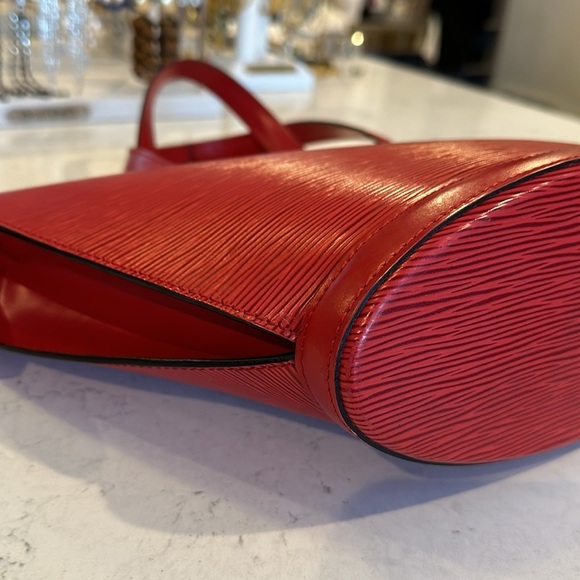 Authentic Louis Vuitton Epi Leather Saint Jaques shoulder bag - Picture 7 of 11